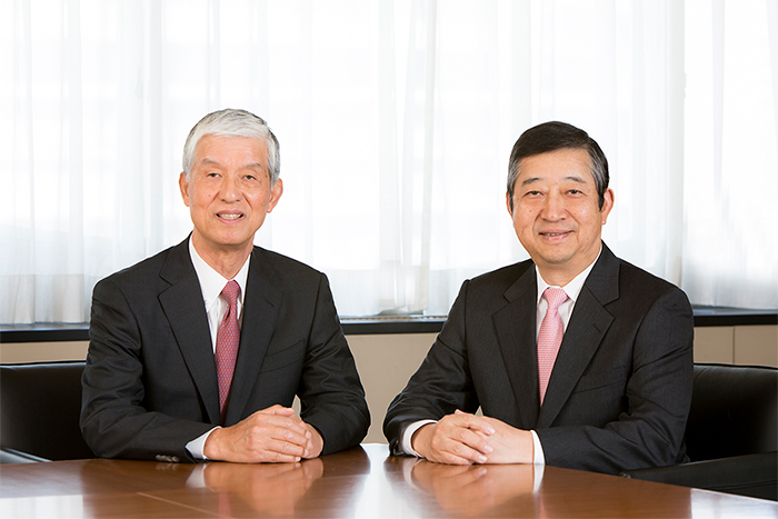 取締役会長 野路 國夫（左）、代表取締役社長 大橋 徹二（右）
